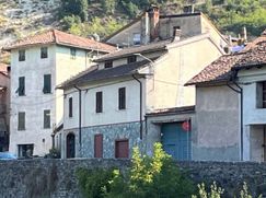 Casa Bi/Trifamiliare in Residenziale