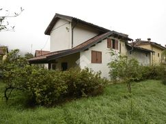 Casa Bi/Trifamiliare in Residenziale