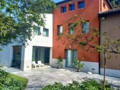 Casa Bi/Trifamiliare in Residenziale
