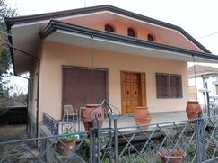 Casa Bi/Trifamiliare in Residenziale