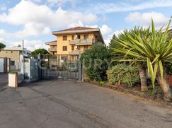 Casa Bi/Trifamiliare in Residenziale