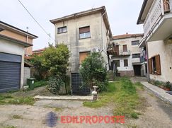 Casa Bi/Trifamiliare in Residenziale