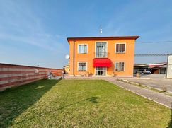 Casa Bi/Trifamiliare in Residenziale