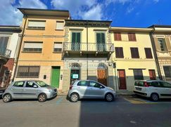 Casa Bi/Trifamiliare in Residenziale