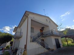 Casa Bi/Trifamiliare in Residenziale