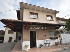 Casa Bi/Trifamiliare in Residenziale