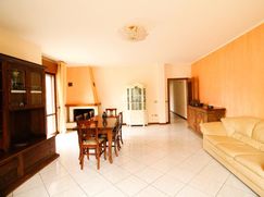 Casa Bi/Trifamiliare in Residenziale