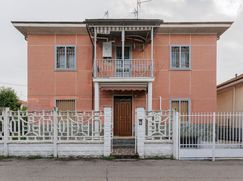 Casa Bi/Trifamiliare in Residenziale