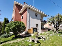 Casa Bi/Trifamiliare in Residenziale