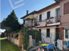 Casa Bi/Trifamiliare in Residenziale