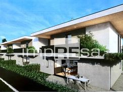 Casa Bi/Trifamiliare in Residenziale