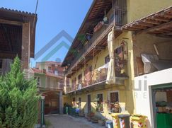 Casa Bi/Trifamiliare in Residenziale