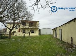 Casa Bi/Trifamiliare in Residenziale