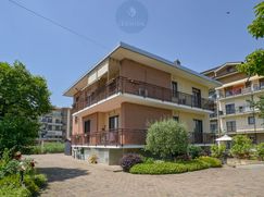 Casa Bi/Trifamiliare in Residenziale