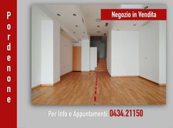 Negozio/Locale commerciale in Commerciale
