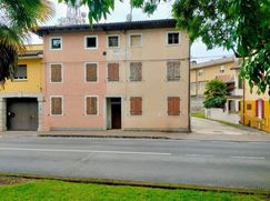 Casa Bi/Trifamiliare in Residenziale