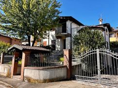 Casa Bi/Trifamiliare in Residenziale