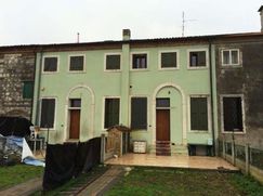 Casa Bi/Trifamiliare in Residenziale