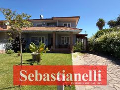 Casa Bi/Trifamiliare in Residenziale