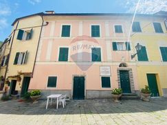 Casa Bi/Trifamiliare in Residenziale