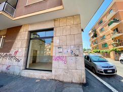 Negozio/Locale commerciale in Commerciale