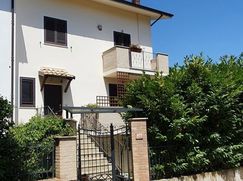 Casa Bi/Trifamiliare in Residenziale