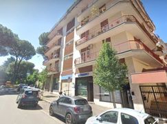 Negozio/Locale commerciale in Commerciale
