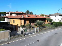 Casa Bi/Trifamiliare in Residenziale