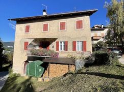 Casa Bi/Trifamiliare in Residenziale