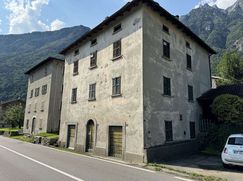 Casa Bi/Trifamiliare in Residenziale