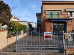 Casa Bi/Trifamiliare in Residenziale