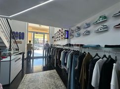 Attività/Licenza (con o senza mura) in Commerciale