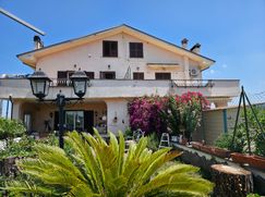 Casa Bi/Trifamiliare in Residenziale
