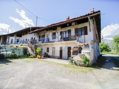 Casa Bi/Trifamiliare in Residenziale