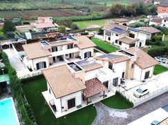 Casa Bi/Trifamiliare in Residenziale