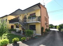 Casa Bi/Trifamiliare in Residenziale