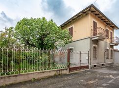 Casa Bi/Trifamiliare in Residenziale