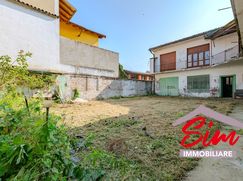 Casa Bi/Trifamiliare in Residenziale