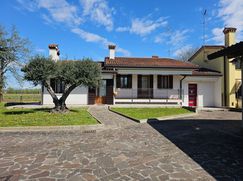 Casa Bi/Trifamiliare in Residenziale