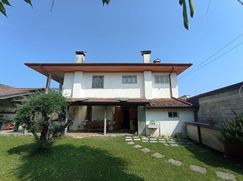 Casa Bi/Trifamiliare in Residenziale