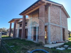 Casa Bi/Trifamiliare in Residenziale