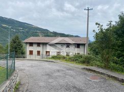Casa Bi/Trifamiliare in Residenziale