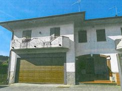 Casa Bi/Trifamiliare in Residenziale