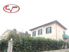 Casa Bi/Trifamiliare in Residenziale