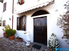 Casa Bi/Trifamiliare in Residenziale