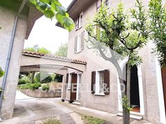 Casa Bi/Trifamiliare in Residenziale