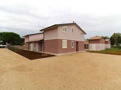 Casa Bi/Trifamiliare in Residenziale