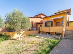 Casa Bi/Trifamiliare in Residenziale