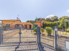 Casa Bi/Trifamiliare in Residenziale