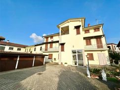 Casa Bi/Trifamiliare in Residenziale